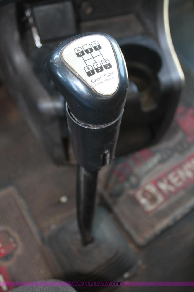 image for item K8817 2007 Kenworth T800 semi truck