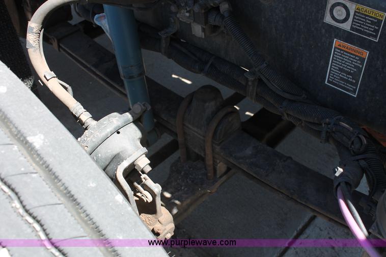 image for item K8817 2007 Kenworth T800 semi truck