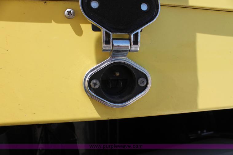 image for item K8817 2007 Kenworth T800 semi truck