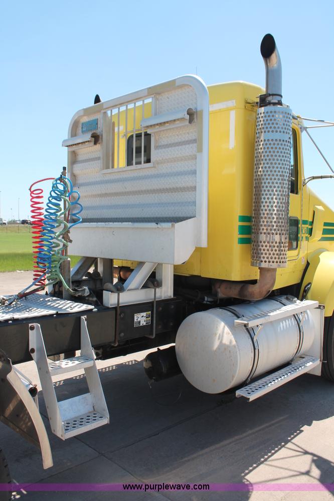 image for item K8817 2007 Kenworth T800 semi truck