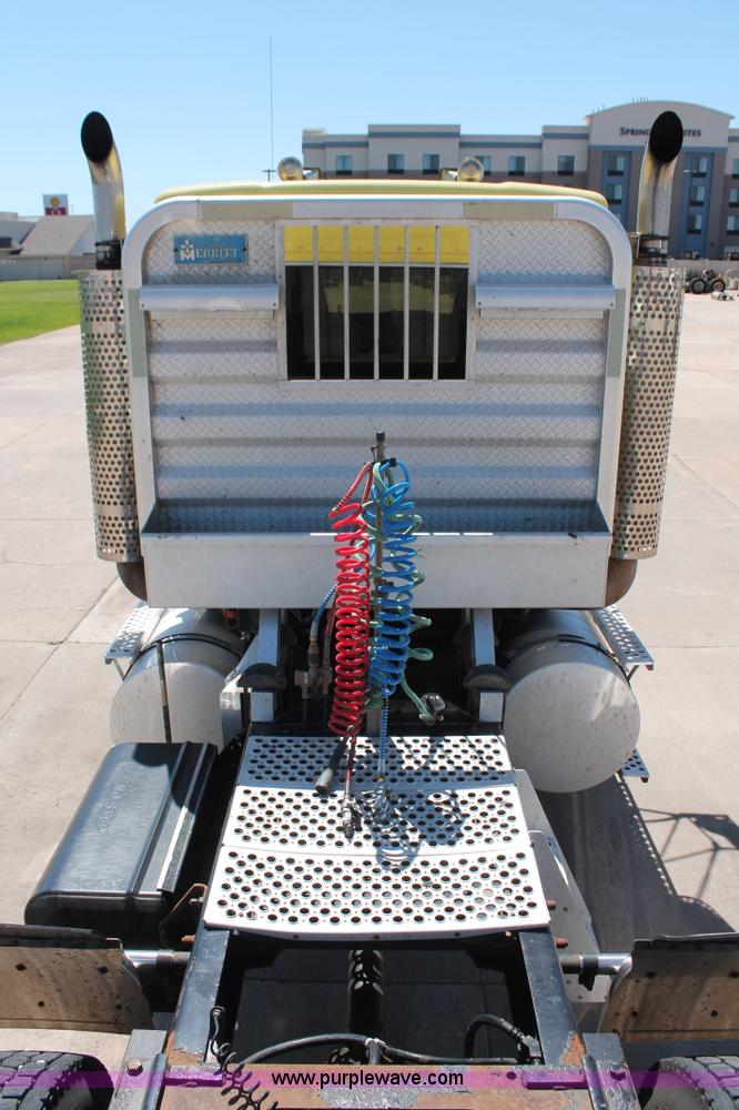 image for item K8817 2007 Kenworth T800 semi truck