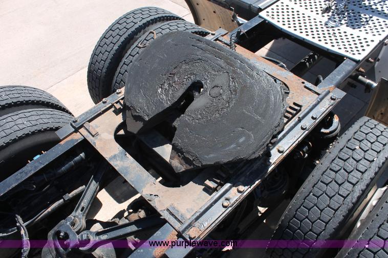 image for item K8817 2007 Kenworth T800 semi truck