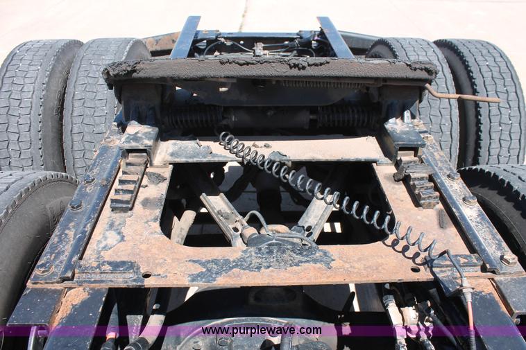 image for item K8817 2007 Kenworth T800 semi truck