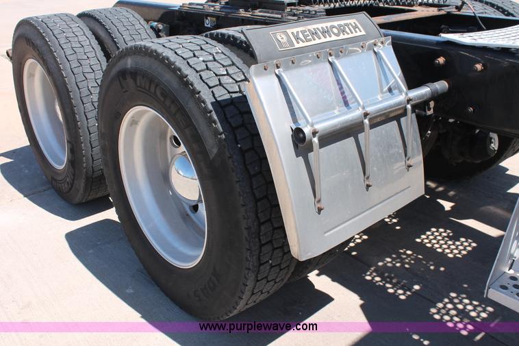 image for item K8817 2007 Kenworth T800 semi truck