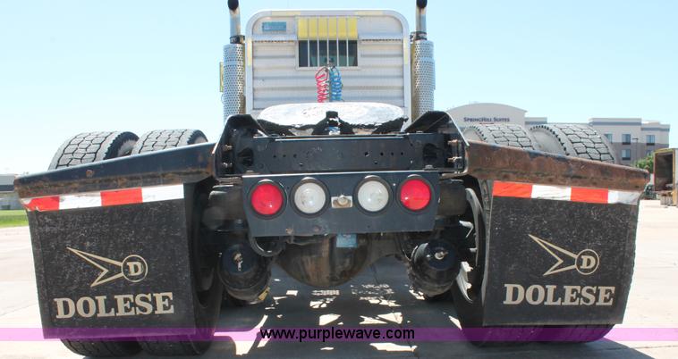 image for item K8817 2007 Kenworth T800 semi truck