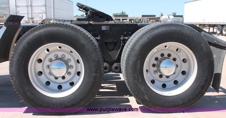 image for item K8817 2007 Kenworth T800 semi truck