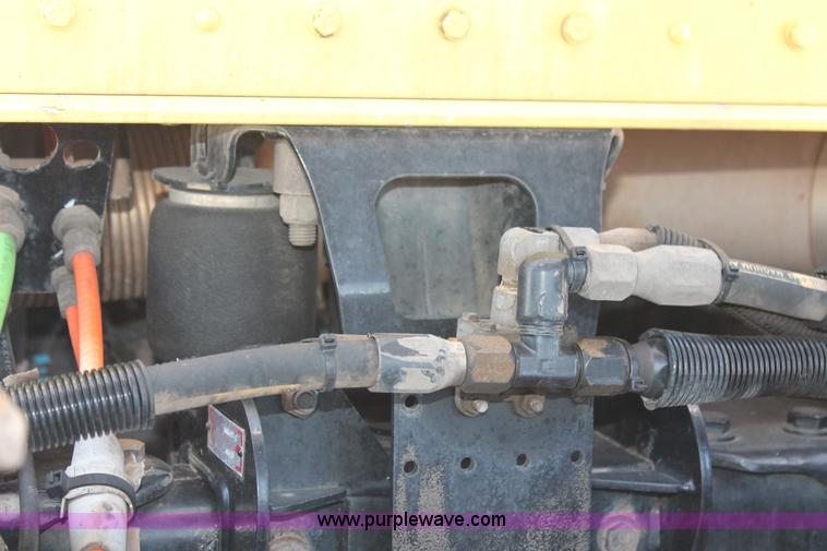 image for item K8817 2007 Kenworth T800 semi truck