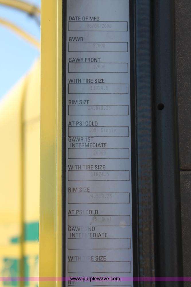 image for item K8817 2007 Kenworth T800 semi truck