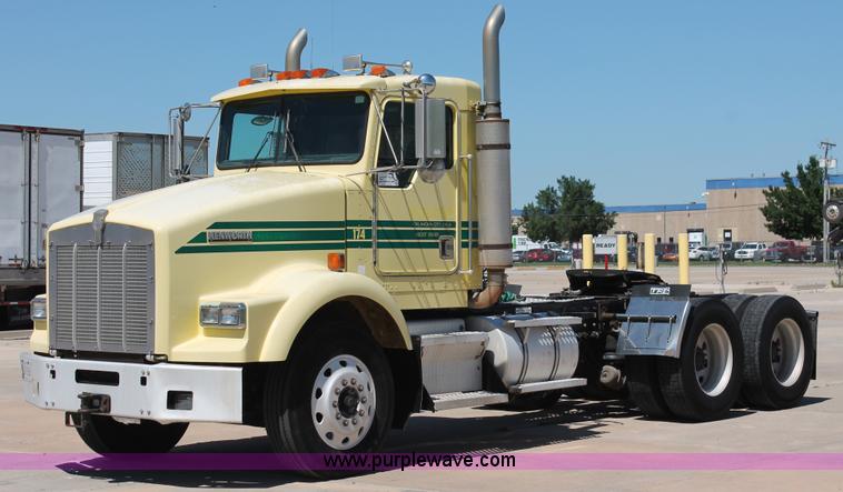 image for item K8818 1999 Kenworth T800 semi truck