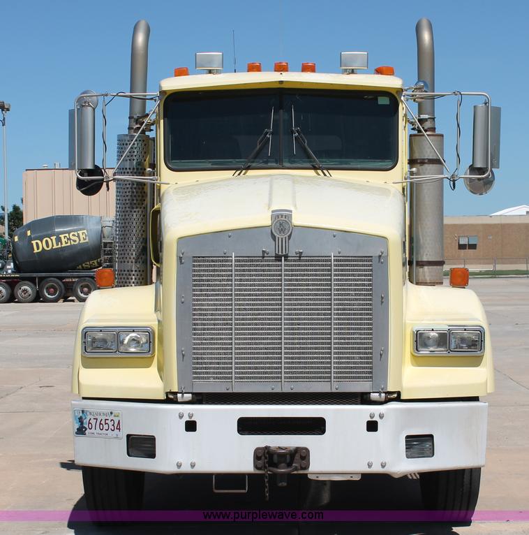 image for item K8818 1999 Kenworth T800 semi truck
