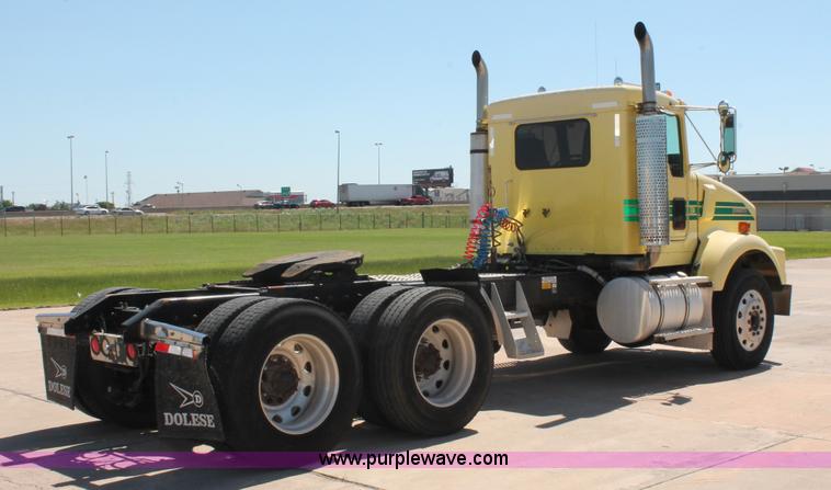 image for item K8818 1999 Kenworth T800 semi truck