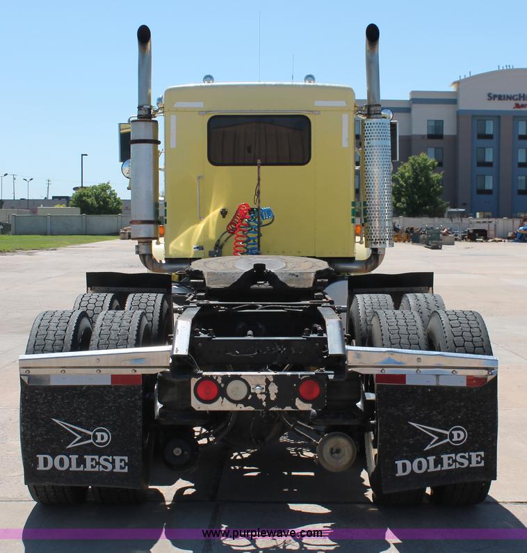 image for item K8818 1999 Kenworth T800 semi truck