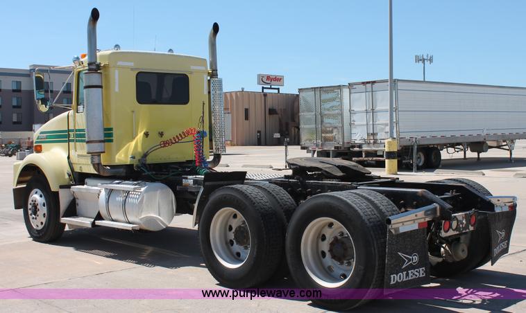 image for item K8818 1999 Kenworth T800 semi truck