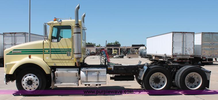 image for item K8818 1999 Kenworth T800 semi truck