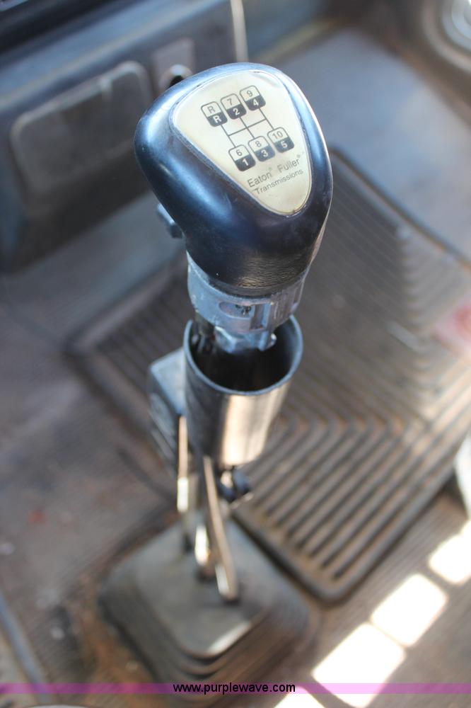 image for item K8818 1999 Kenworth T800 semi truck