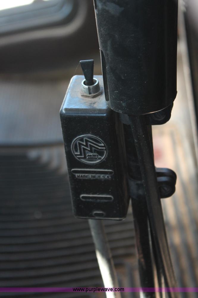 image for item K8818 1999 Kenworth T800 semi truck