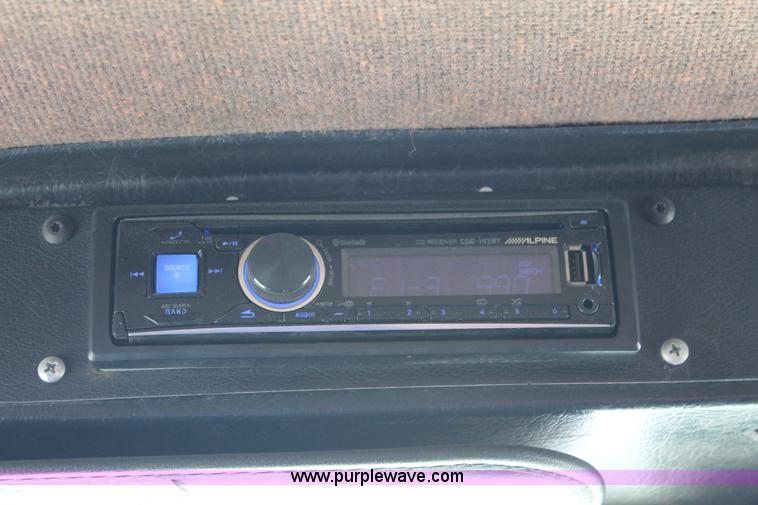 image for item K8818 1999 Kenworth T800 semi truck