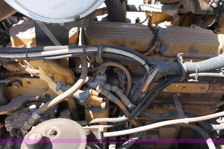 image for item K8818 1999 Kenworth T800 semi truck