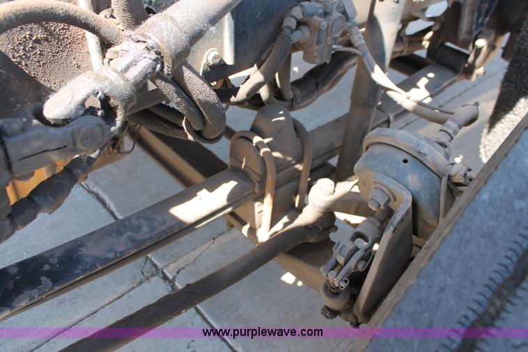 image for item K8818 1999 Kenworth T800 semi truck