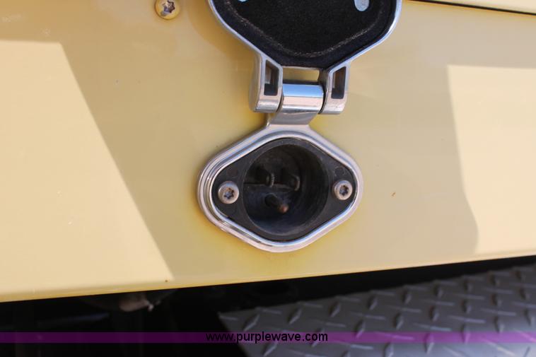 image for item K8818 1999 Kenworth T800 semi truck