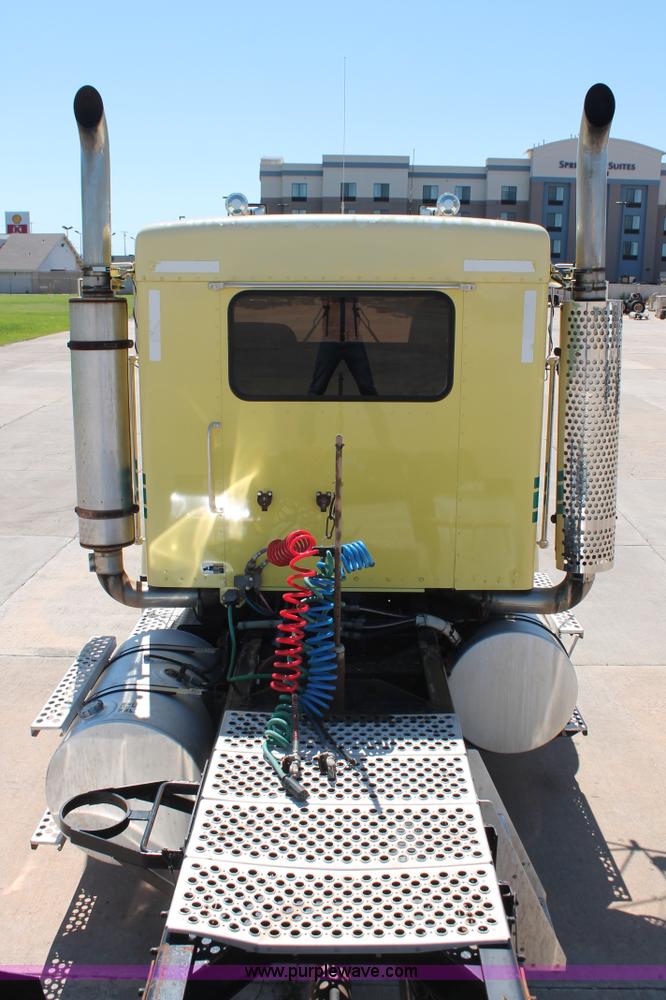 image for item K8818 1999 Kenworth T800 semi truck