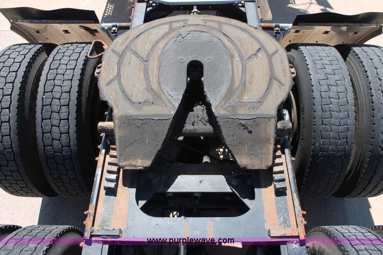 image for item K8818 1999 Kenworth T800 semi truck