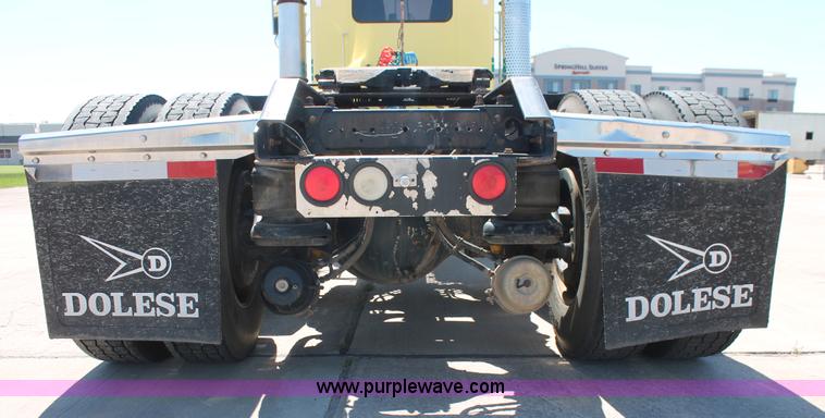 image for item K8818 1999 Kenworth T800 semi truck