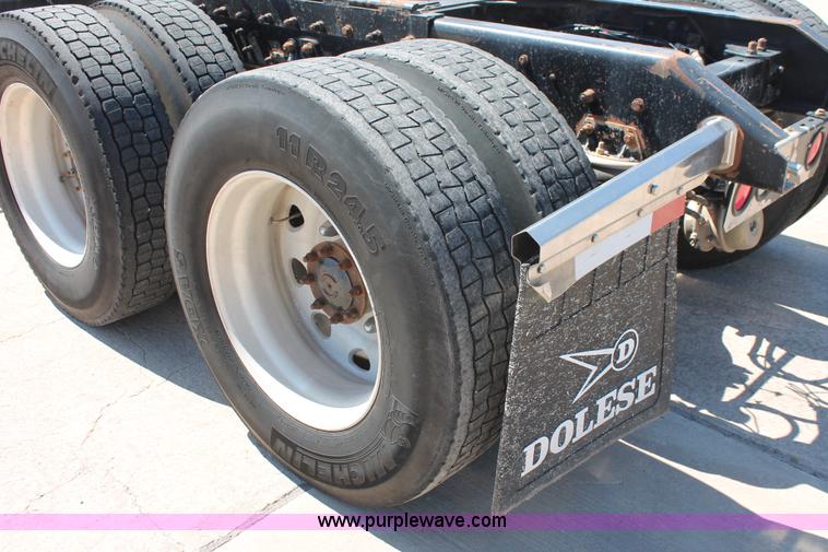 image for item K8818 1999 Kenworth T800 semi truck