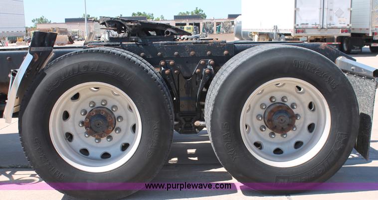 image for item K8818 1999 Kenworth T800 semi truck