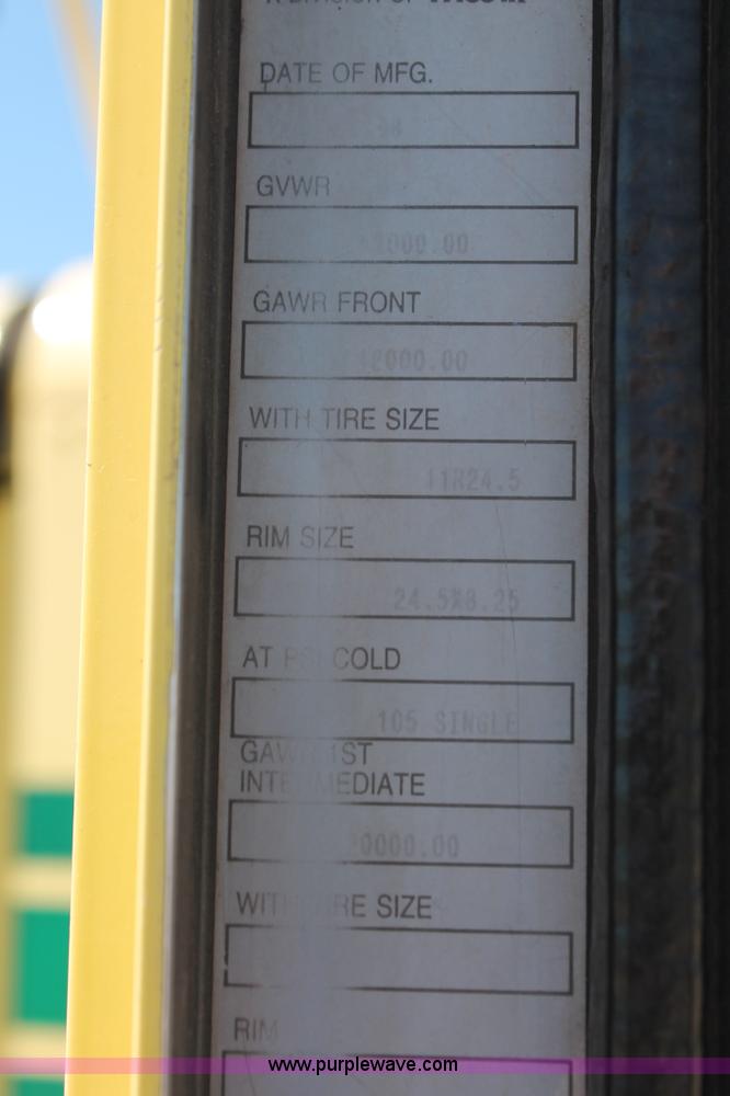 image for item K8818 1999 Kenworth T800 semi truck