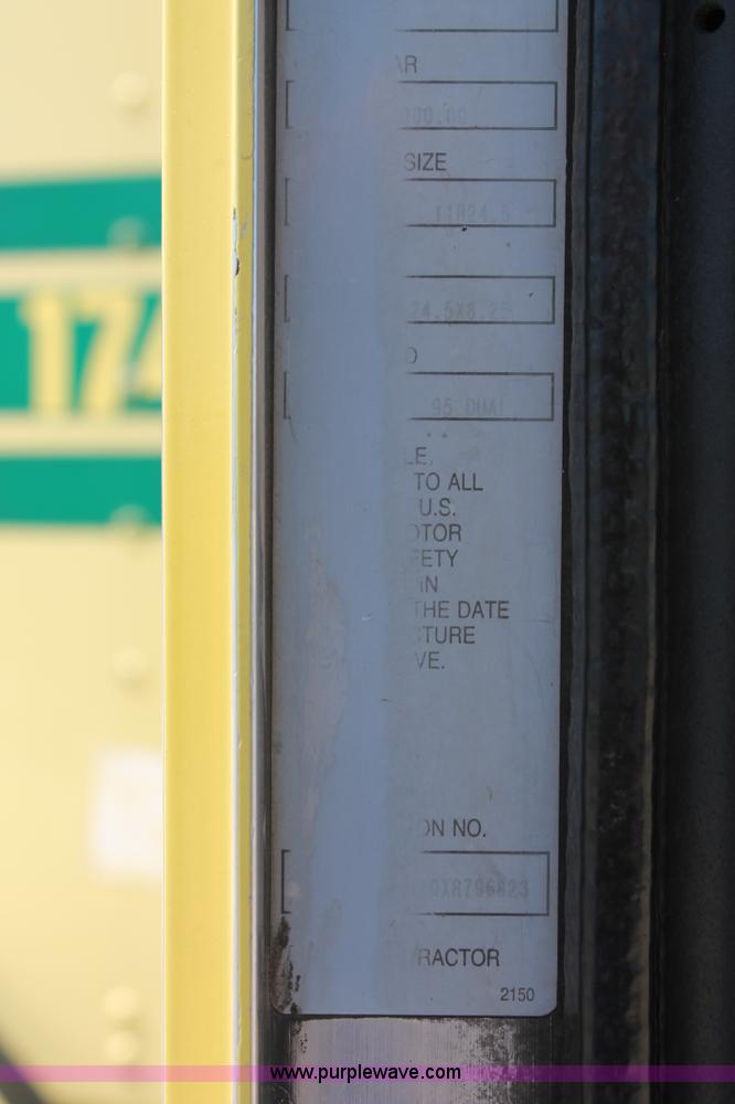 image for item K8818 1999 Kenworth T800 semi truck