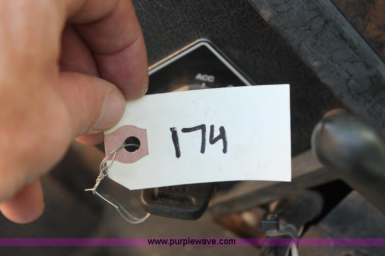 image for item K8818 1999 Kenworth T800 semi truck