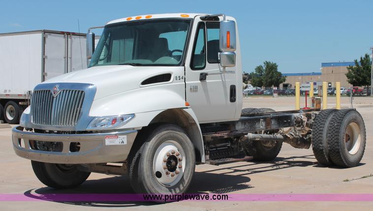 image for item K8819 2002 International 4300 truck chassis