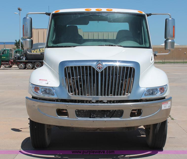 image for item K8819 2002 International 4300 truck chassis