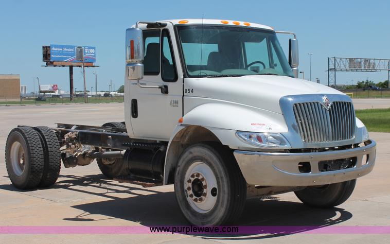 image for item K8819 2002 International 4300 truck chassis