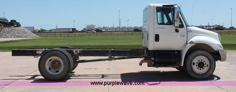 image for item K8819 2002 International 4300 truck chassis