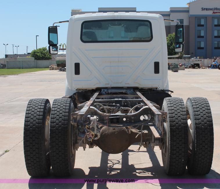 image for item K8819 2002 International 4300 truck chassis