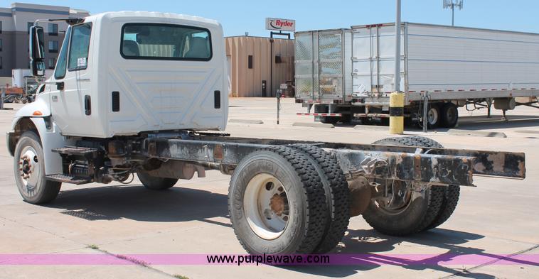 image for item K8819 2002 International 4300 truck chassis