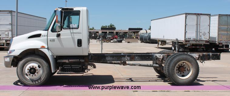 image for item K8819 2002 International 4300 truck chassis