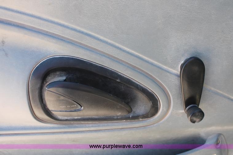 image for item K8819 2002 International 4300 truck chassis