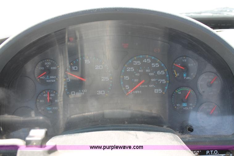 image for item K8819 2002 International 4300 truck chassis