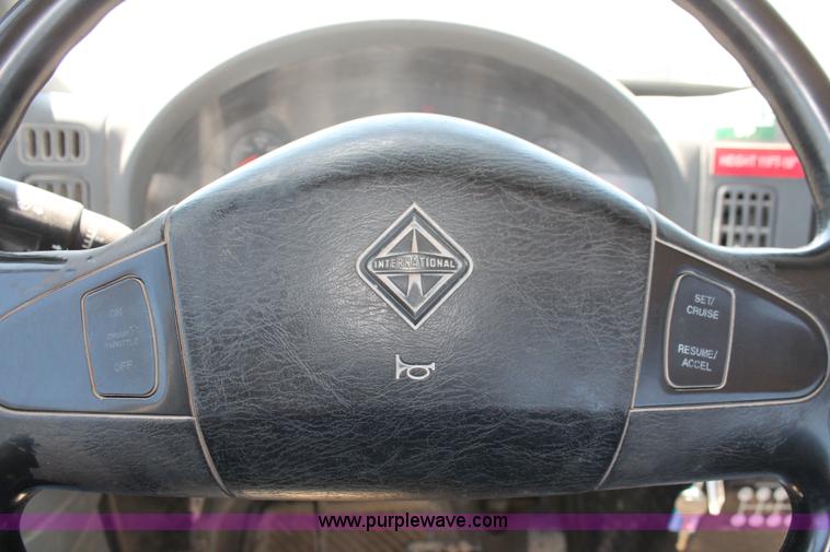 image for item K8819 2002 International 4300 truck chassis