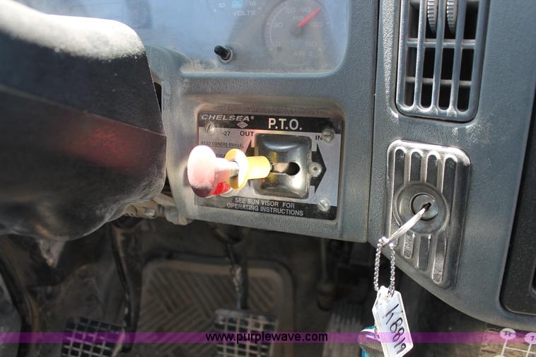 image for item K8819 2002 International 4300 truck chassis