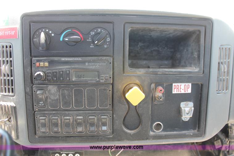 image for item K8819 2002 International 4300 truck chassis