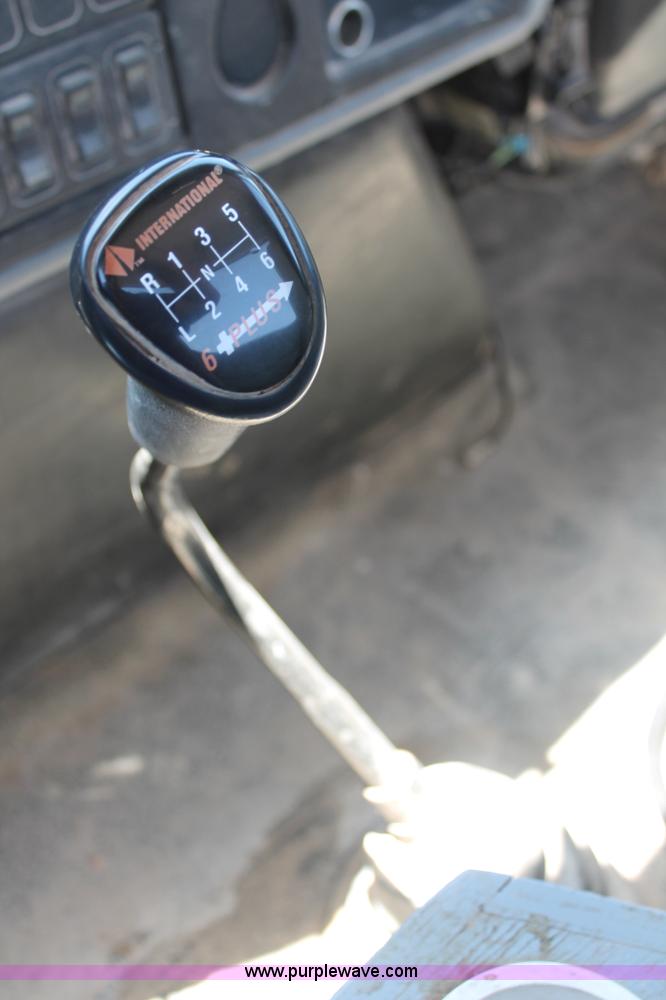 image for item K8819 2002 International 4300 truck chassis