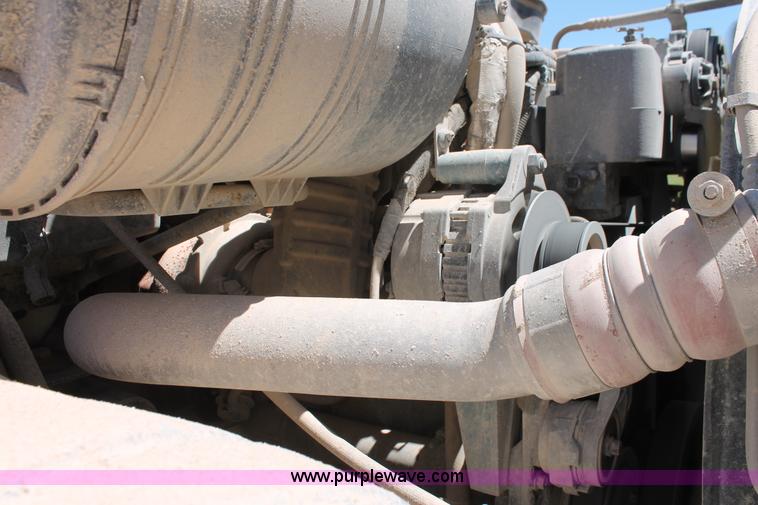 image for item K8819 2002 International 4300 truck chassis