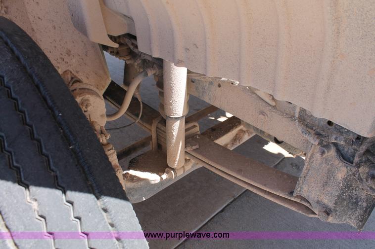 image for item K8819 2002 International 4300 truck chassis