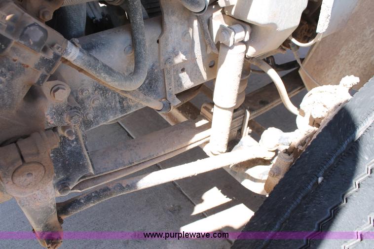 image for item K8819 2002 International 4300 truck chassis