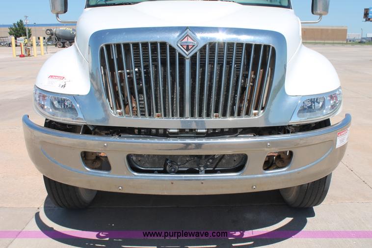 image for item K8819 2002 International 4300 truck chassis