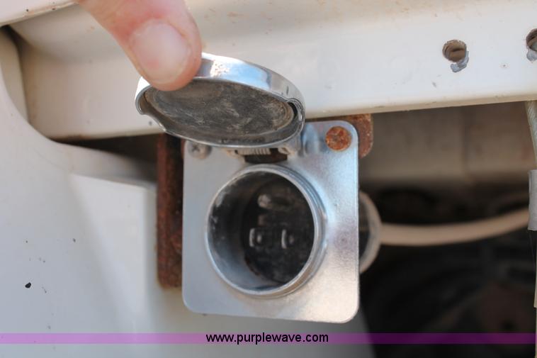 image for item K8819 2002 International 4300 truck chassis